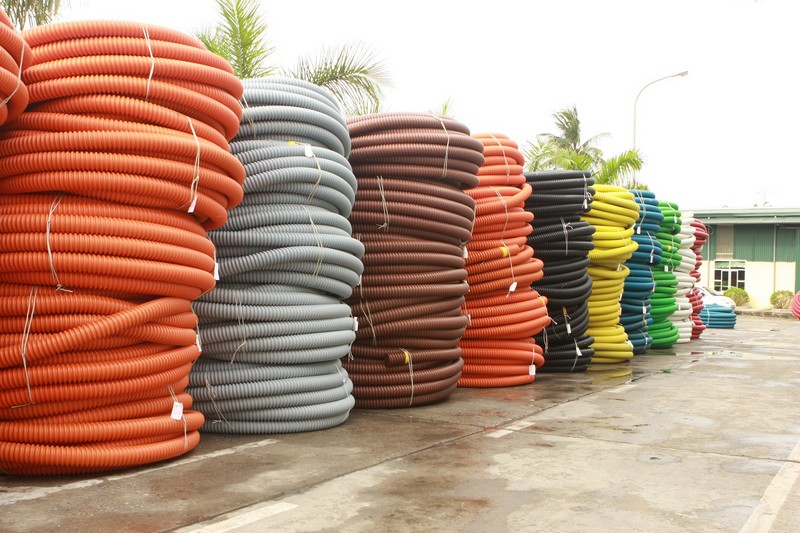 Việc thực hiện luồng dây điện âm tường đúng kỹ thuật sẽ khó khăn hơn các cách đi dây điện nổi